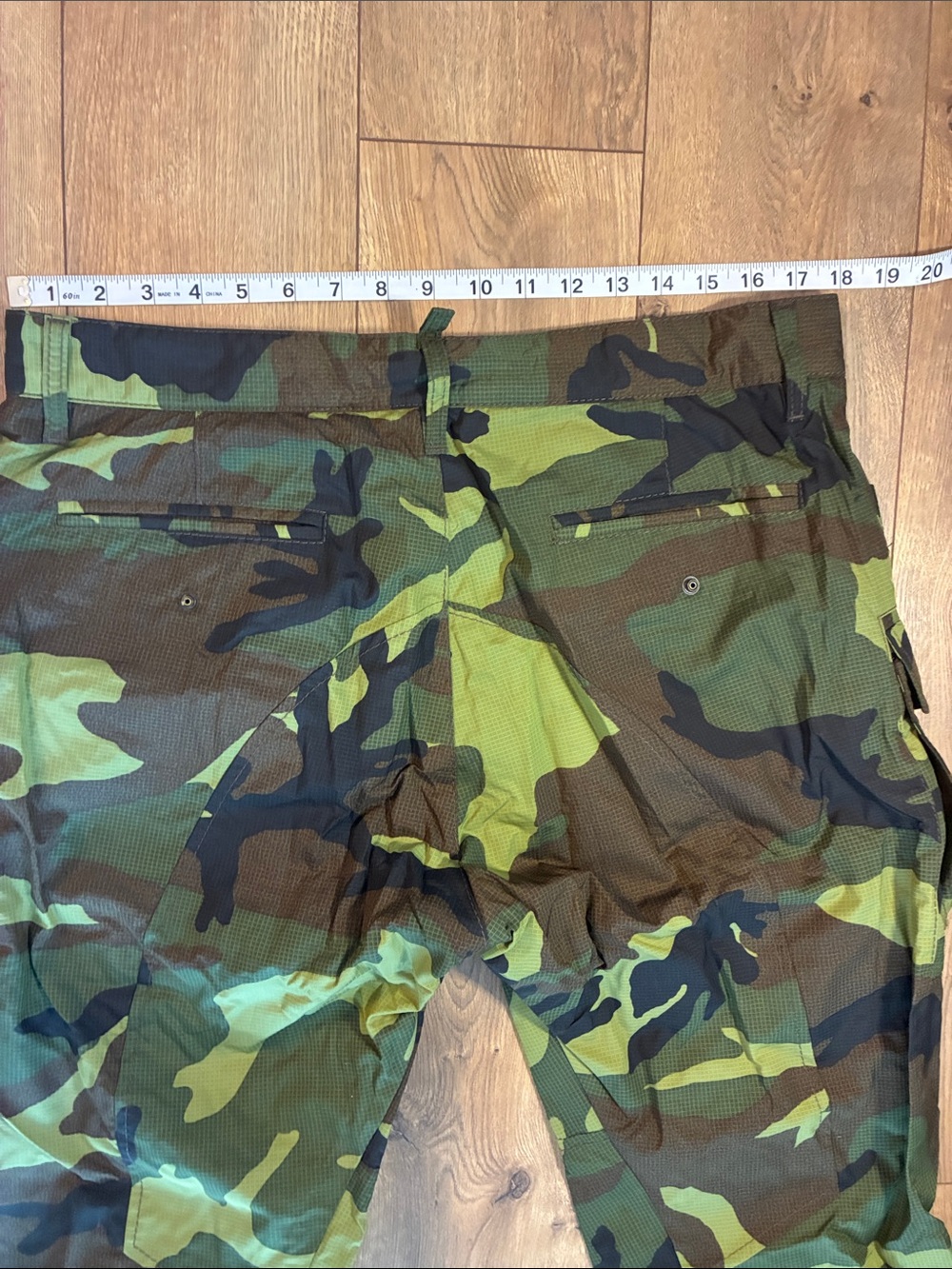 DSQUARED2 Men's Green Camouflage Cargo Pants with Orange Zip Pull - Picture 8 of 10